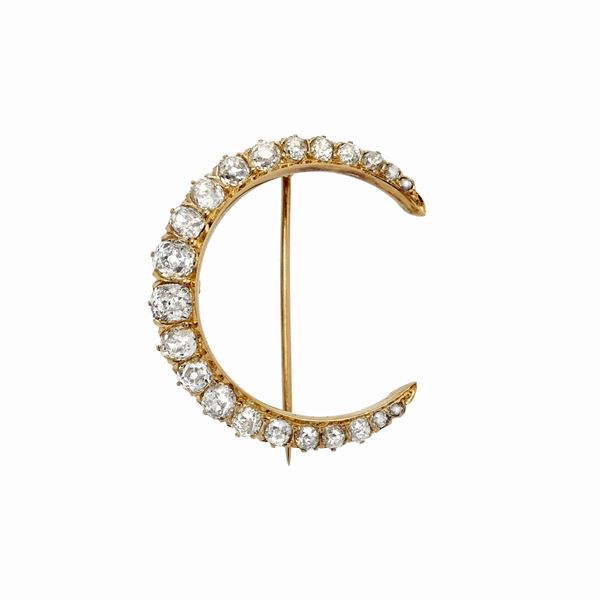 Half moon brooch in yellow gold and diamonds