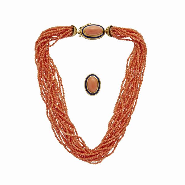 Collana e anello in oro giallo, smalto e corallo rosa