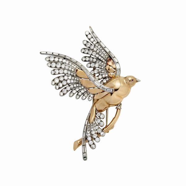 Spilla in oro giallo, oro bianco e diamanti  - Asta Gioielli Antichi, Moderni, di Design e Orologi - Curio - Casa d'aste in Firenze