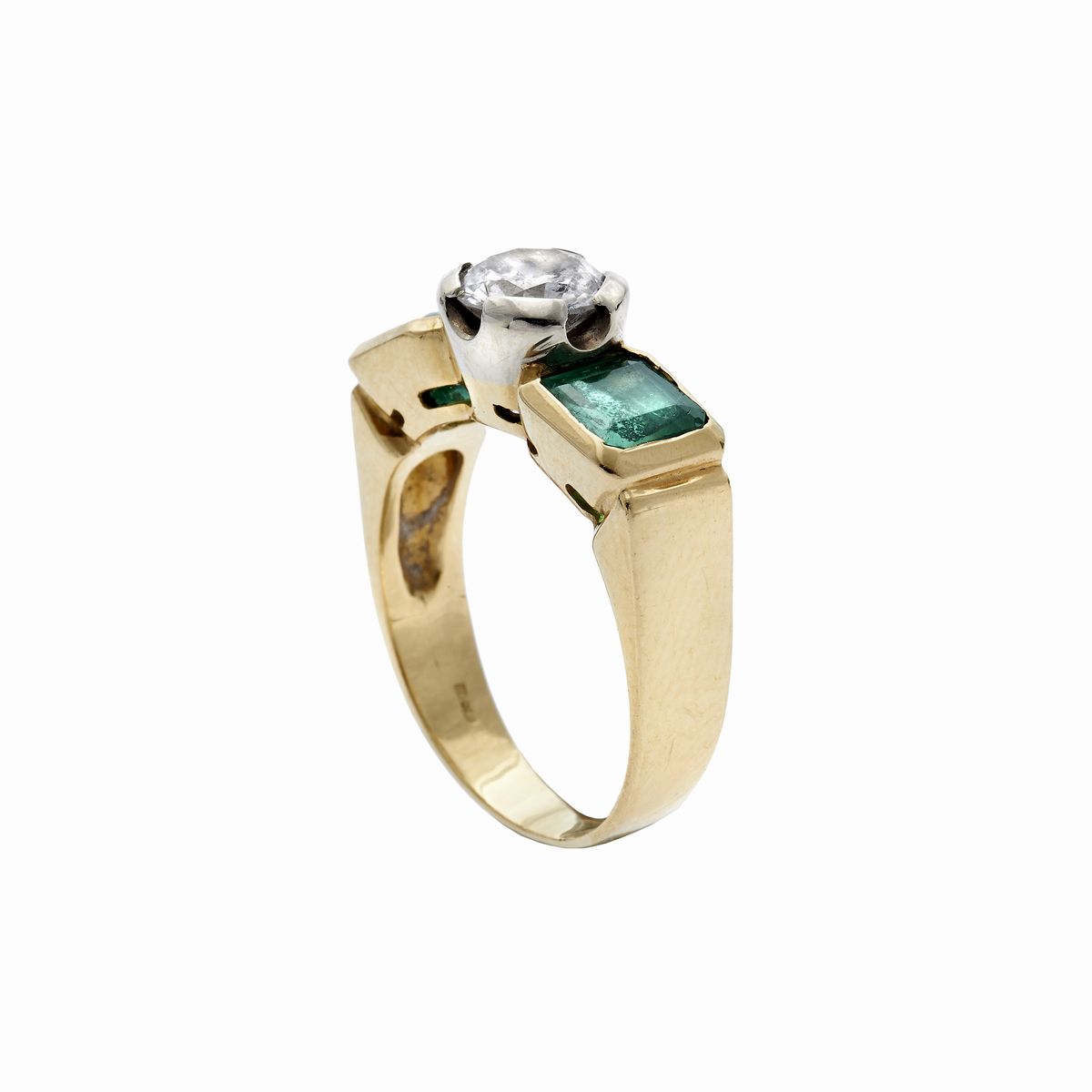 Anello in Oro Giallo, Diamanti e Smeraldo
