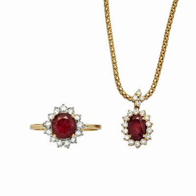 Pendente ed Anello in Oro Giallo, Diamanti e Rubini