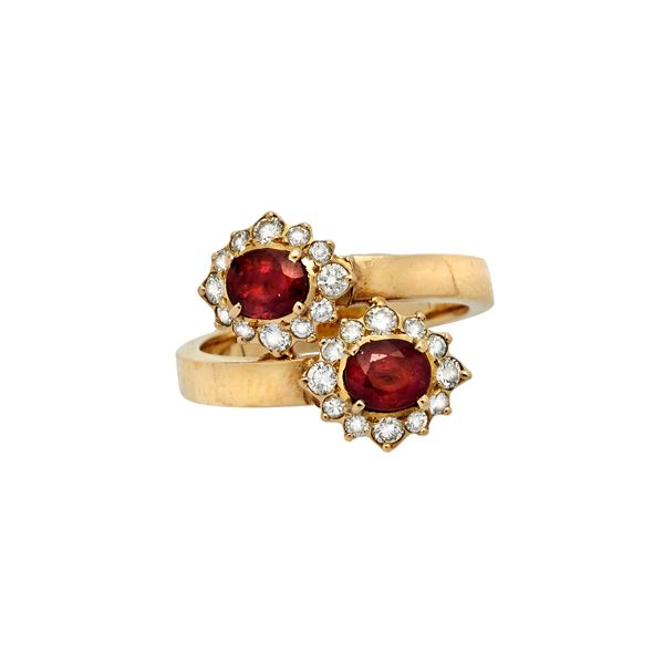 Contrary ring in yellow gold, diamonds and rubies