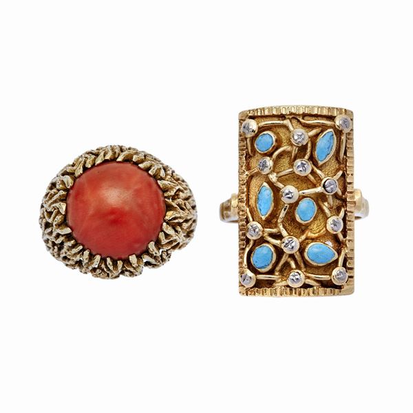 Ring in yellow gold and red coral and another with turquoise paste