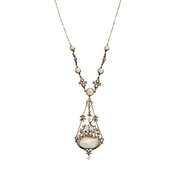 Necklace in yellow gold, low title gold, diamonds, mother of pearl and pearl  - Auction Antique Jewelry, Modern, Design & Watch - Curio - Casa d'aste in Firenze