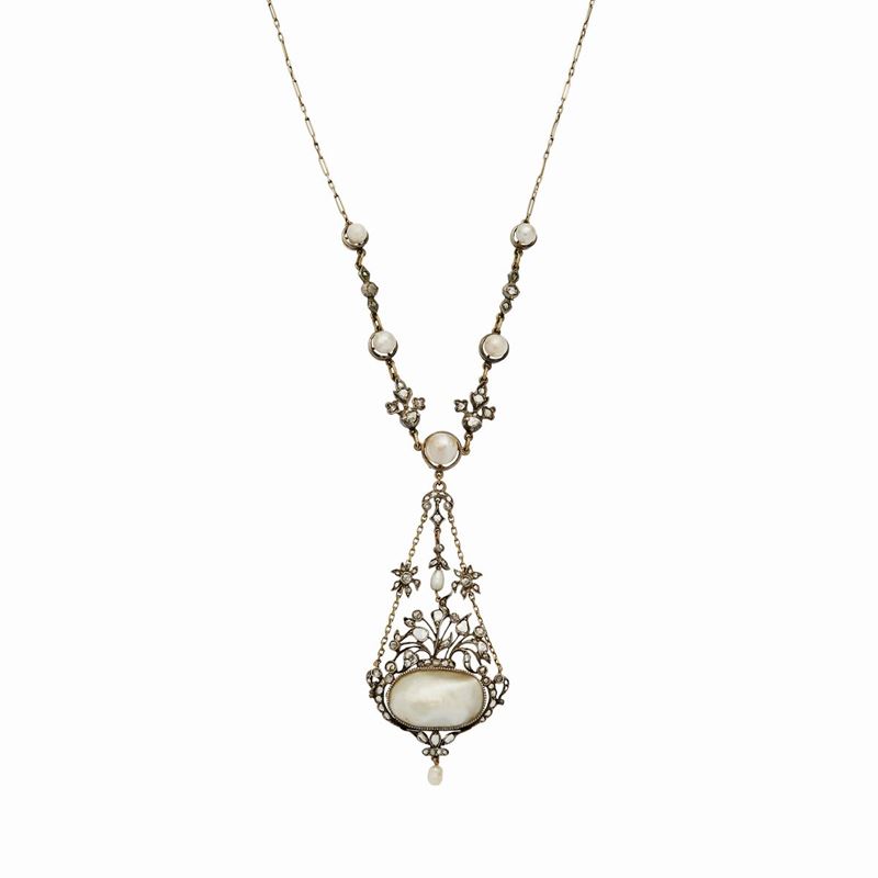 Collana in Oro Giallo, Oro a Basso Titolo, Diamanti, Madreperla e Perle