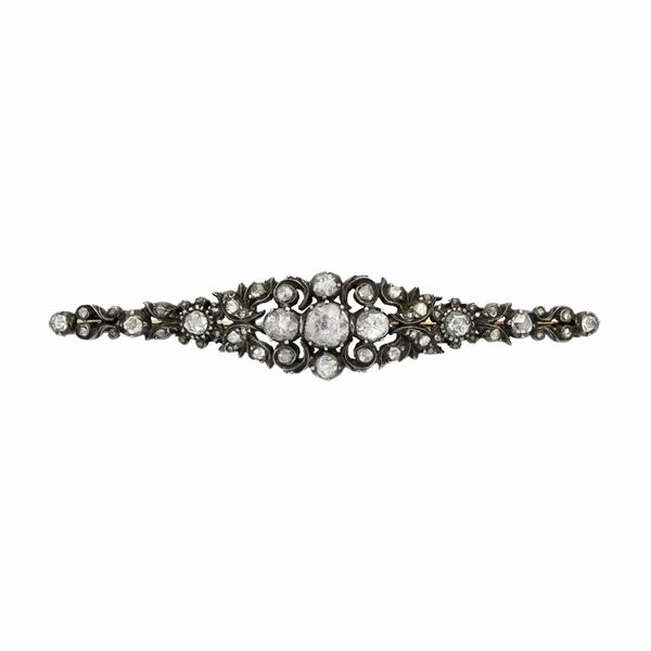 Bar brooch in yellow gold, low titre gold, silver and diamonds