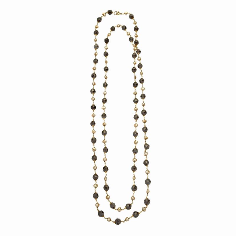 Lunga Collana in Oro Giallo, Granati e Perle