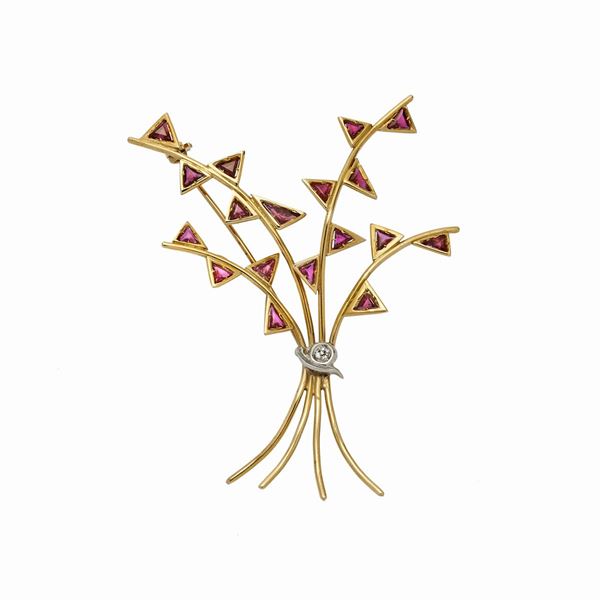 Brooch in yellow gold, white gold, rubies and diamonds  - Auction Antique Jewelry, Modern, Design & Watch - Curio - Casa d'aste in Firenze