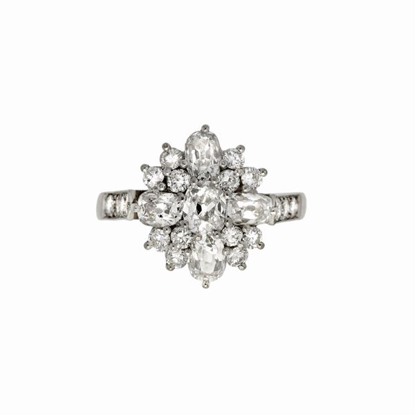 Anello in oro bianco e diamanti