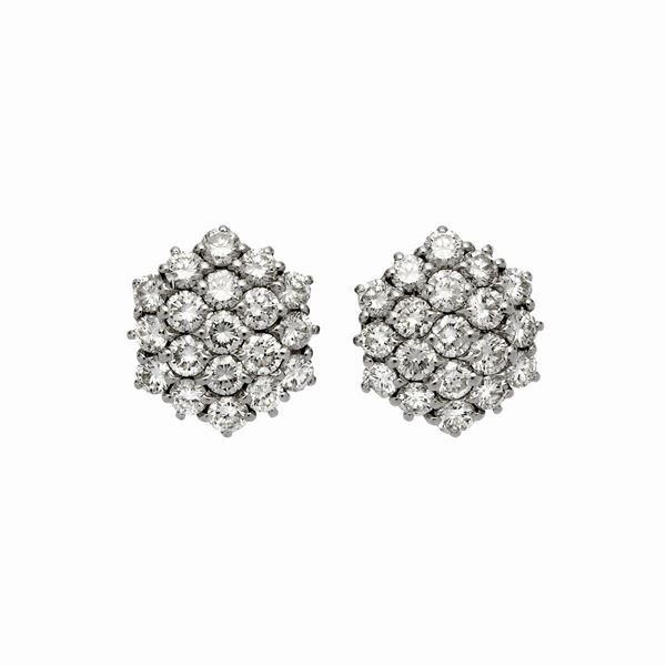 Paio di orecchini in oro bianco e diamanti  - Asta Gioielli Antichi, Moderni, di Design e Orologi - Curio - Casa d'aste in Firenze