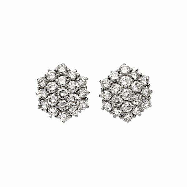 Paio di orecchini in oro bianco e diamanti