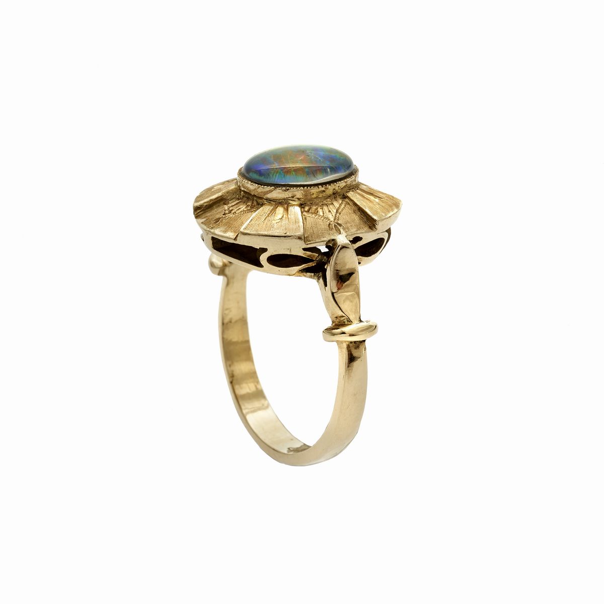 Paio di Orecchini e Anello in Oro Giallo e Opale