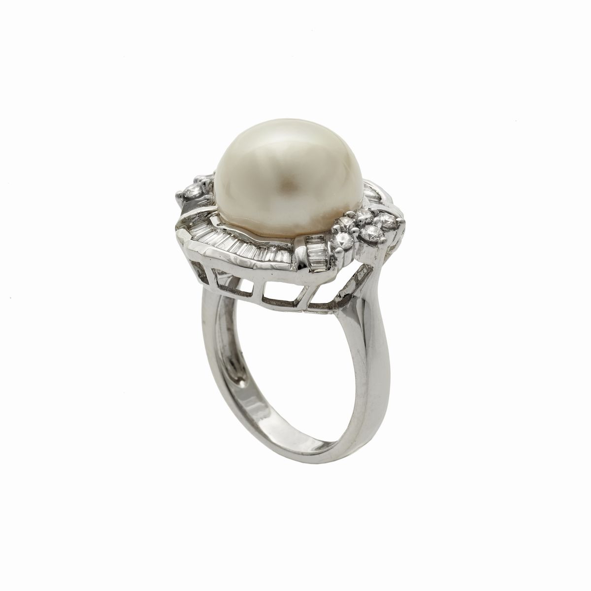 Anello in Oro Bianco, Diamanti e Perla Coltivata