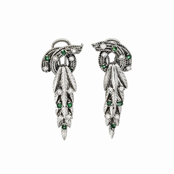 Pair of earrings in white gold, diamonds and emeralds  - Auction Antique Jewelry, Modern, Design & Watch - Curio - Casa d'aste in Firenze