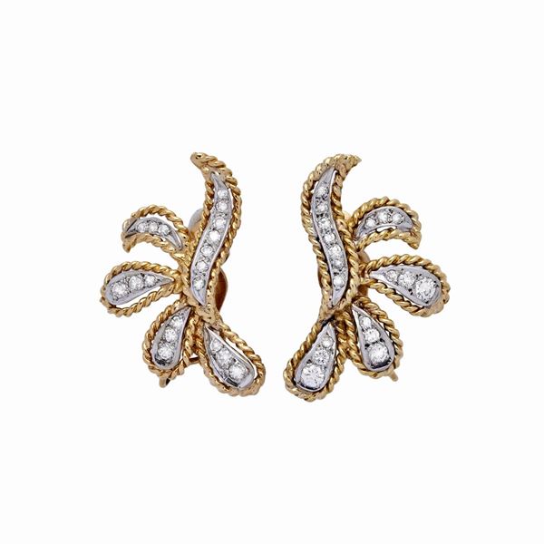 Pair of earrings in yellow gold, white gold and diamonds