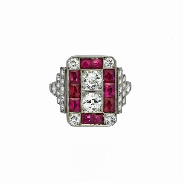 Anello in oro bianco, diamanti e rubini