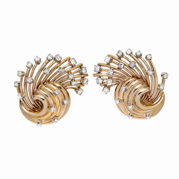 Orecchini a nodo in oro giallo e diamanti  - Asta Gioielli Antichi, Moderni, di Design e Orologi - Curio - Casa d'aste in Firenze