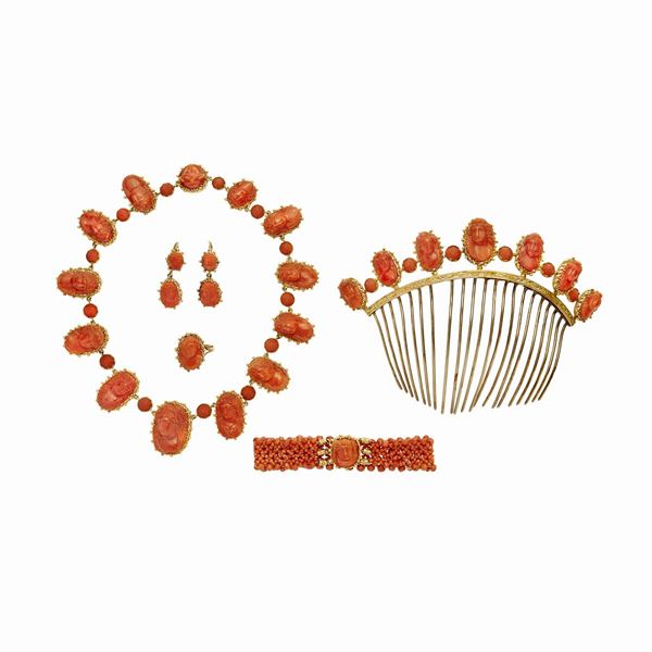 Parure in oro giallo e corallo rosso