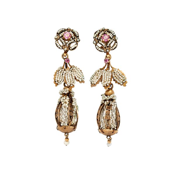 Pair of  earrings in gold low titer, rubies and microbeads