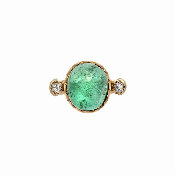 Ring in platinum, yellow gold, diamonds and emerald