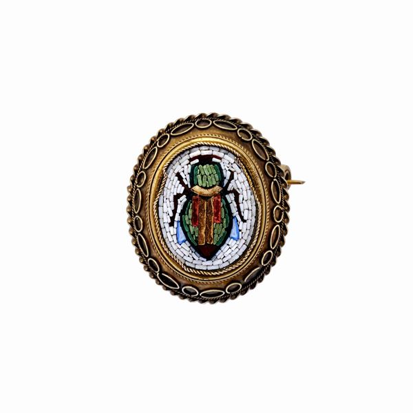 Spilla in a basso titolo e micromosaico