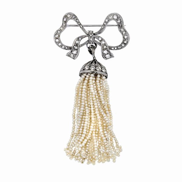 White bow ribbon brooch, rose and microperle  - Auction Antique Jewellery, Modern and Watches - Curio - Casa d'aste in Firenze