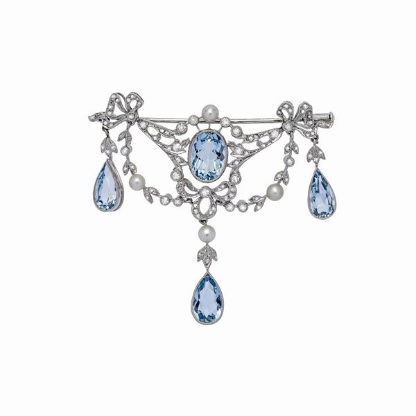 Spilla in oro bianco, diamanti, perle e acquamarine