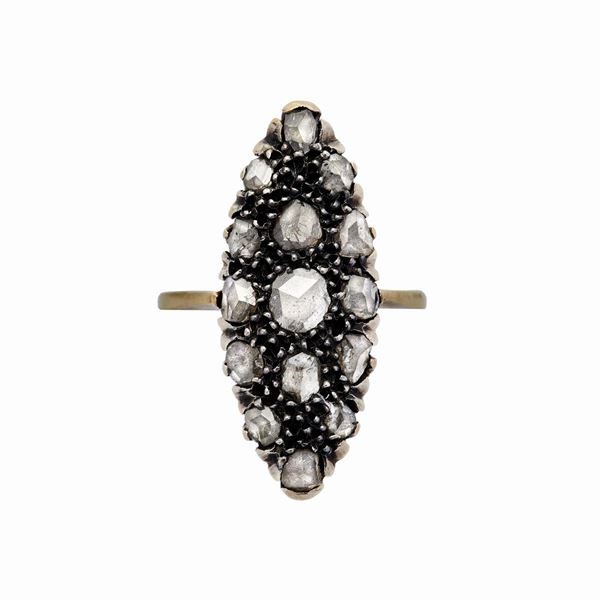 Diamond ring in gold and diamonds