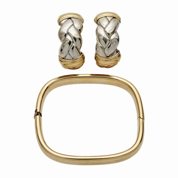 Pair of yellow gold earrings and bracelet