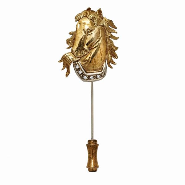 Fermacravatta in oro giallo, bianco e diamanti  - Asta Gioielli Antichi, Moderni e Orologi - Curio - Casa d'aste in Firenze