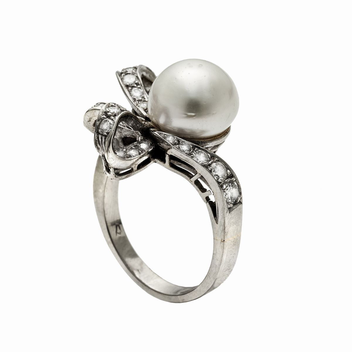 Anello in Oro Bianco, Diamanti e Perla