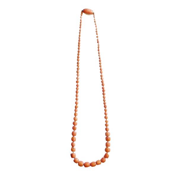 Gold and pink coral necklace  - Auction Antique Jewellery and Modern  - Curio - Casa d'aste in Firenze