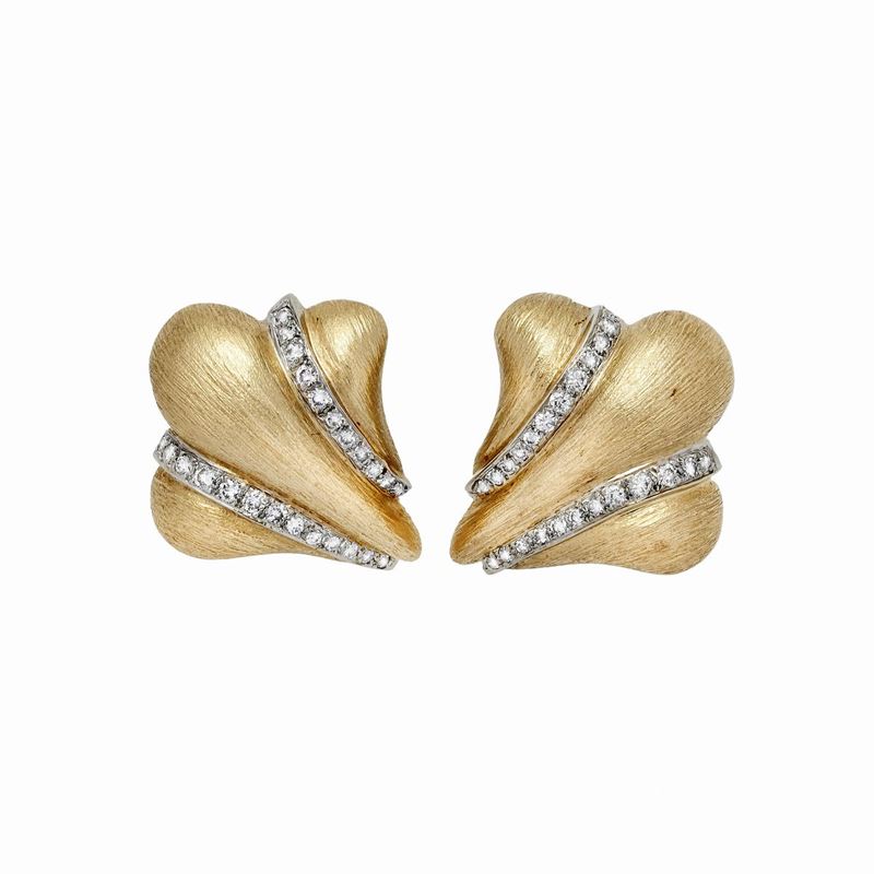 Paio di Orecchini in Oro Giallo, Oro Bianco e Diamanti