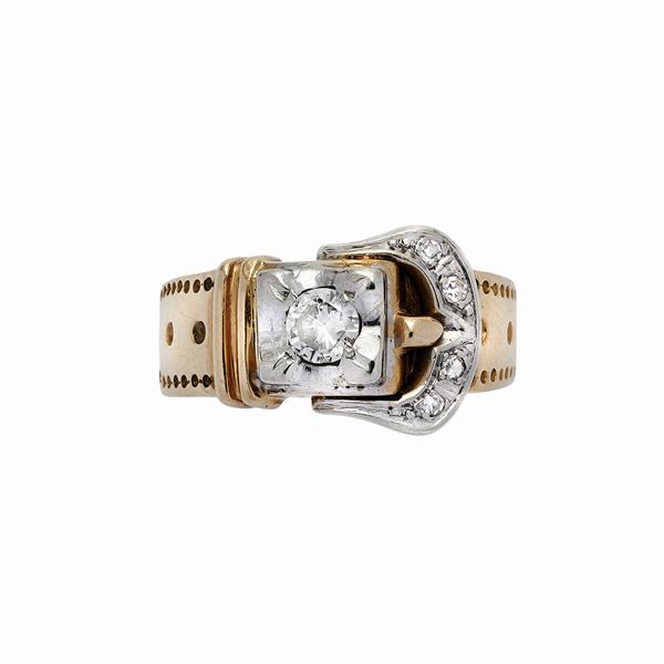 Anello in oro giallo, oro bianco e diamanti