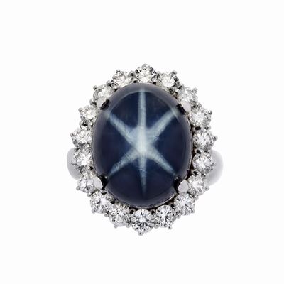 Anello in Oro Bianco, Diamanti e Zaffiro Stellato