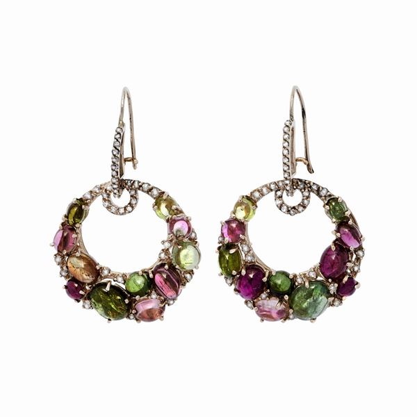 Pair of yellow gold earrings and tourmalines