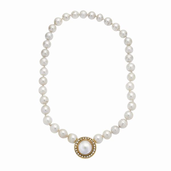 Yellow gold necklace, diamonds and pearls