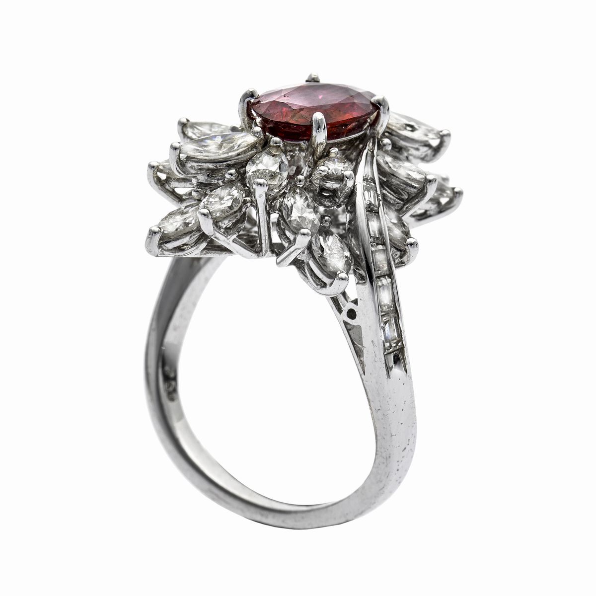 Anello in Oro Bianco, Diamanti e Rubino