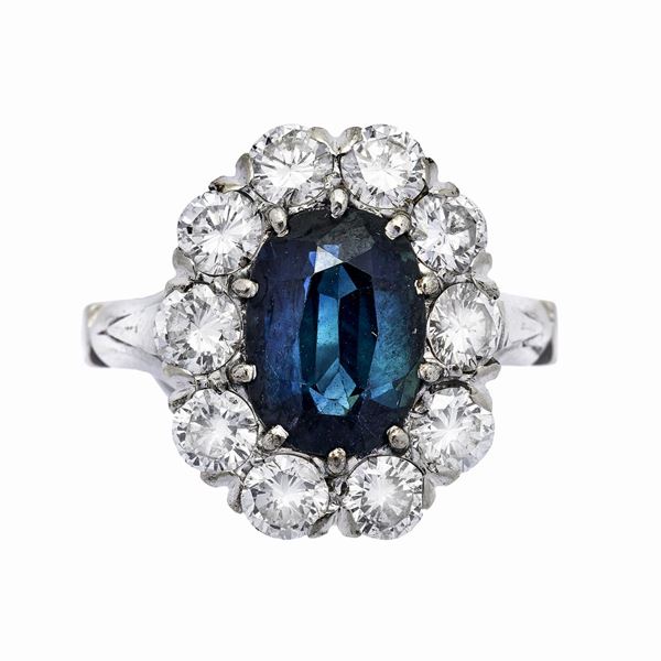 Anello in oro bianco, corindone verde e diamanti