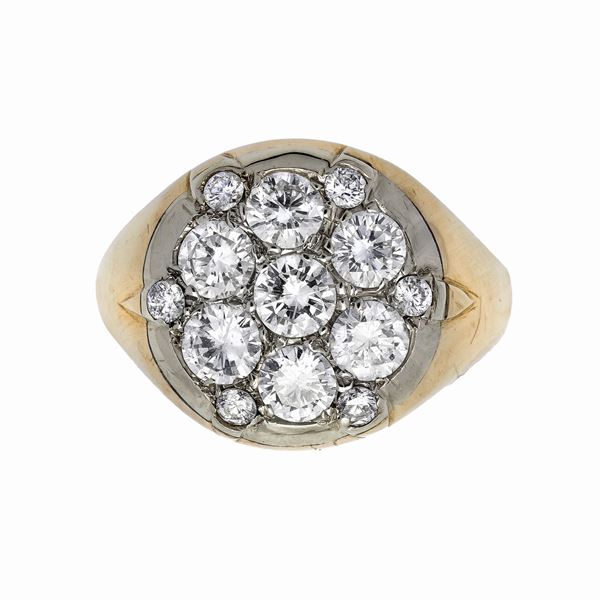 Yellow gold ring and diamonds