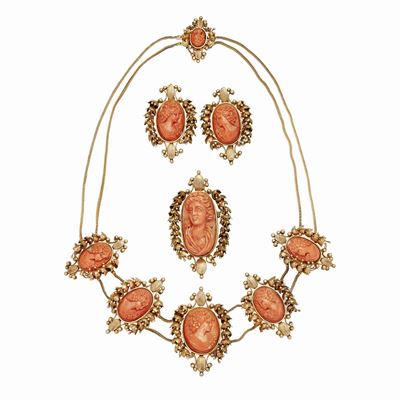 Parure in Oro a Basso Titolo e Corallo