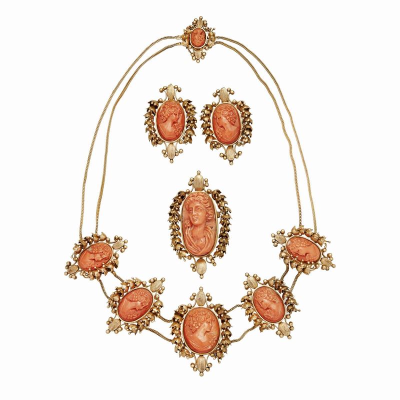 Parure in Oro a Basso Titolo e Corallo