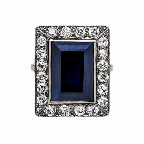 Anello in platino, diamanti e zaffiro