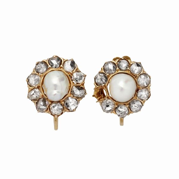 Pair of yellow gold earrings, diamonds and pearls
