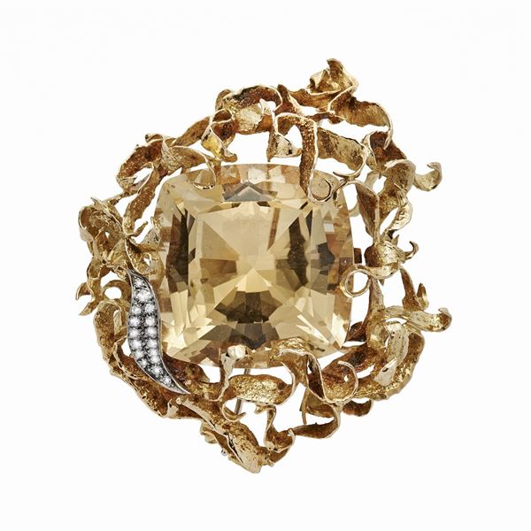 Yellow gold brooch, diamonds and citrine quartz