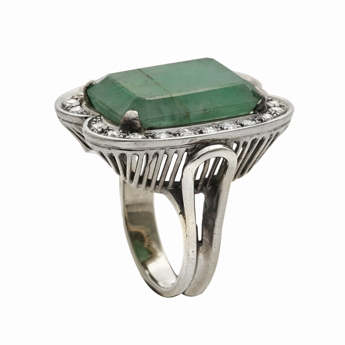 Anello in Oro Bianco, Diamanti e Radice di Smeraldo