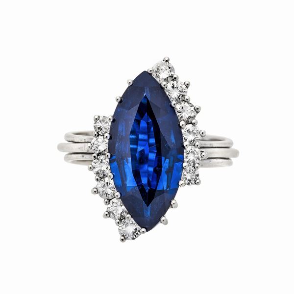 Anello in oro bianco, zaffiro e diamanti