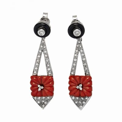 Orecchini in Oro Bianco, Diamanti, Onice e Corallo Rosso