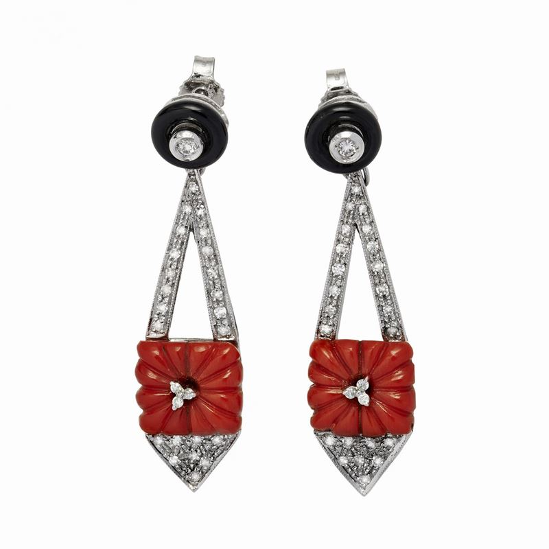 Orecchini in Oro Bianco, Diamanti, Onice e Corallo Rosso