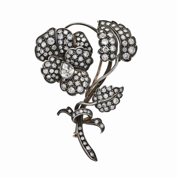 Flower brooch in white gold, silver and diamonds, with drop